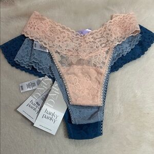 Hanky Panky Low Rise Thongs Daily Lace 3-Pack